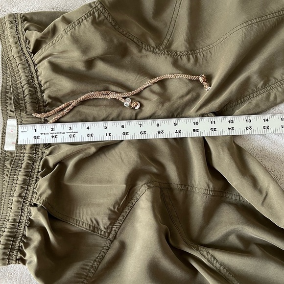 Anthropologie Parachute Pants Olive Green Pull On Cropped Streetwear Size XS - Picture 13 of 14